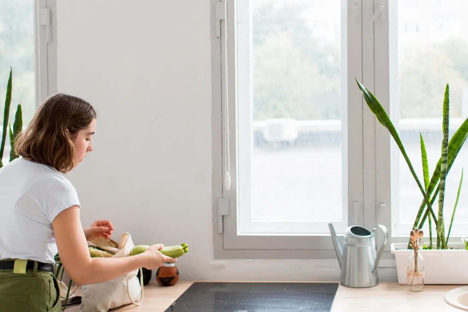 ¿Ventanas abiertas o cerradas con el ventilador encendido? Esto es lo más eficiente para refrescarte